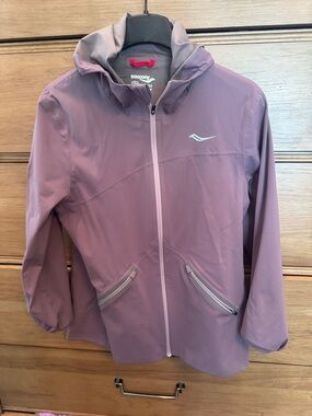 Saucony running jacket she’ll